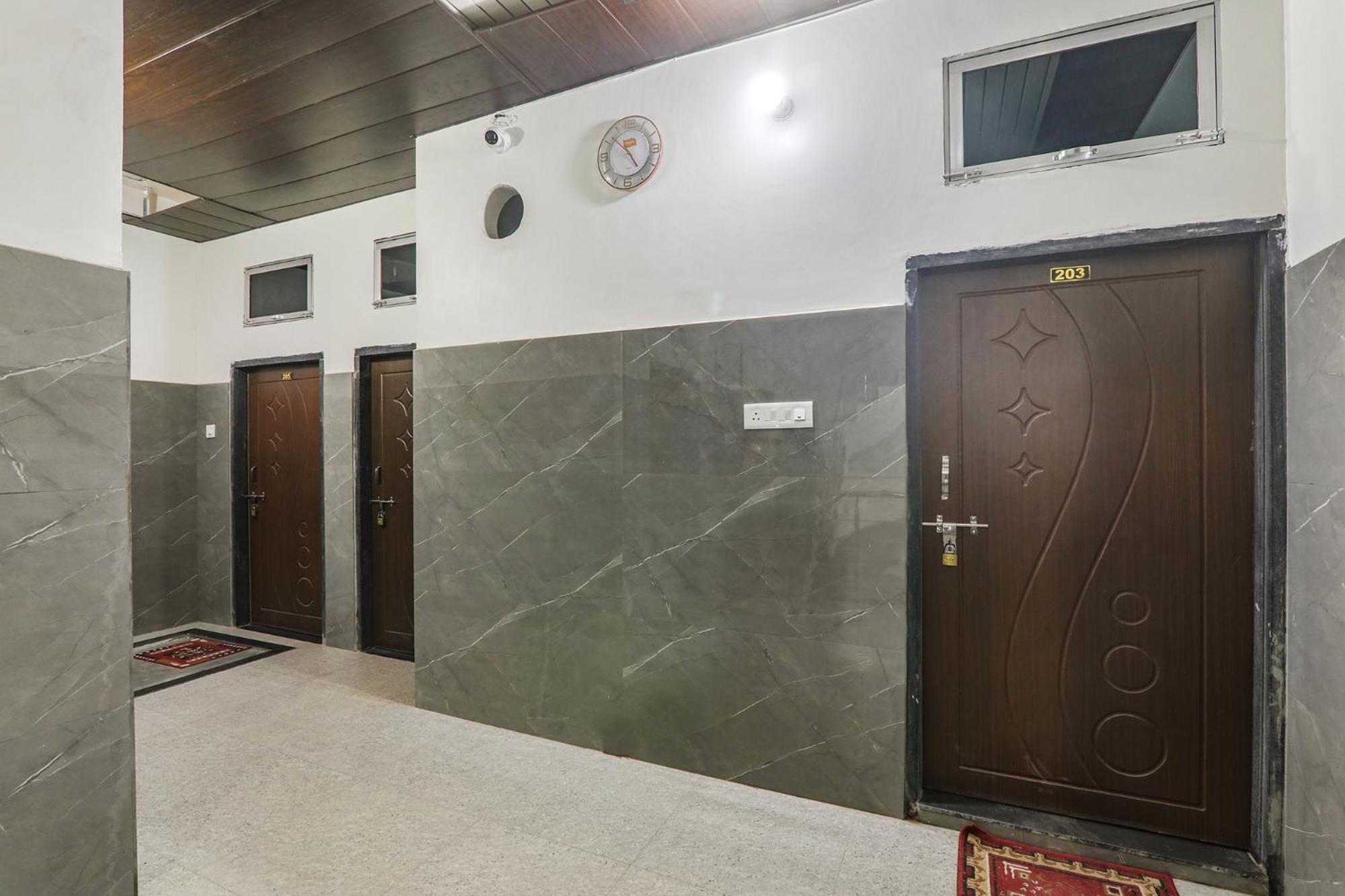 Fabexpress Milan Palace Ayodhya Exteriör bild