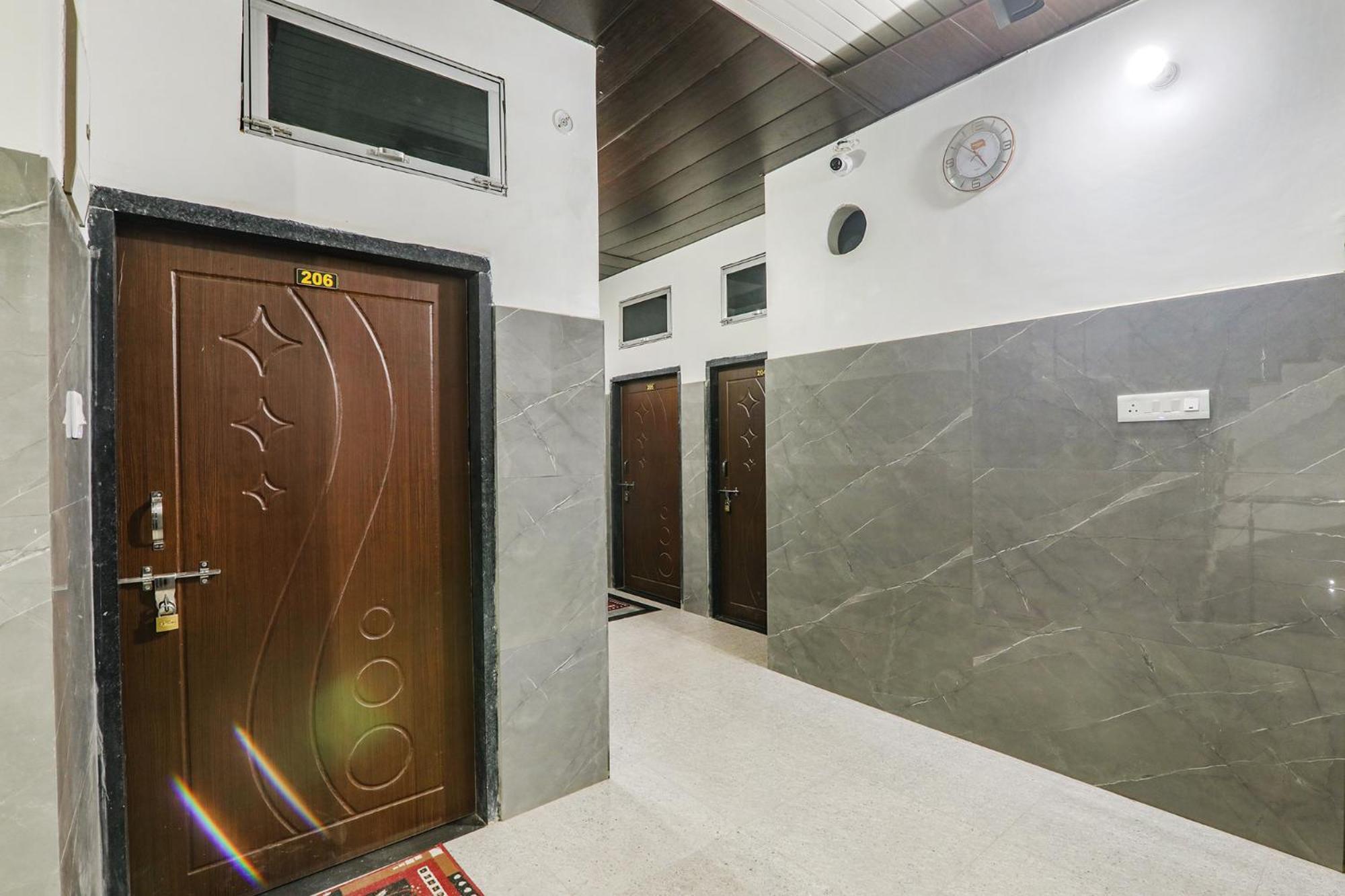 Fabexpress Milan Palace Ayodhya Exteriör bild