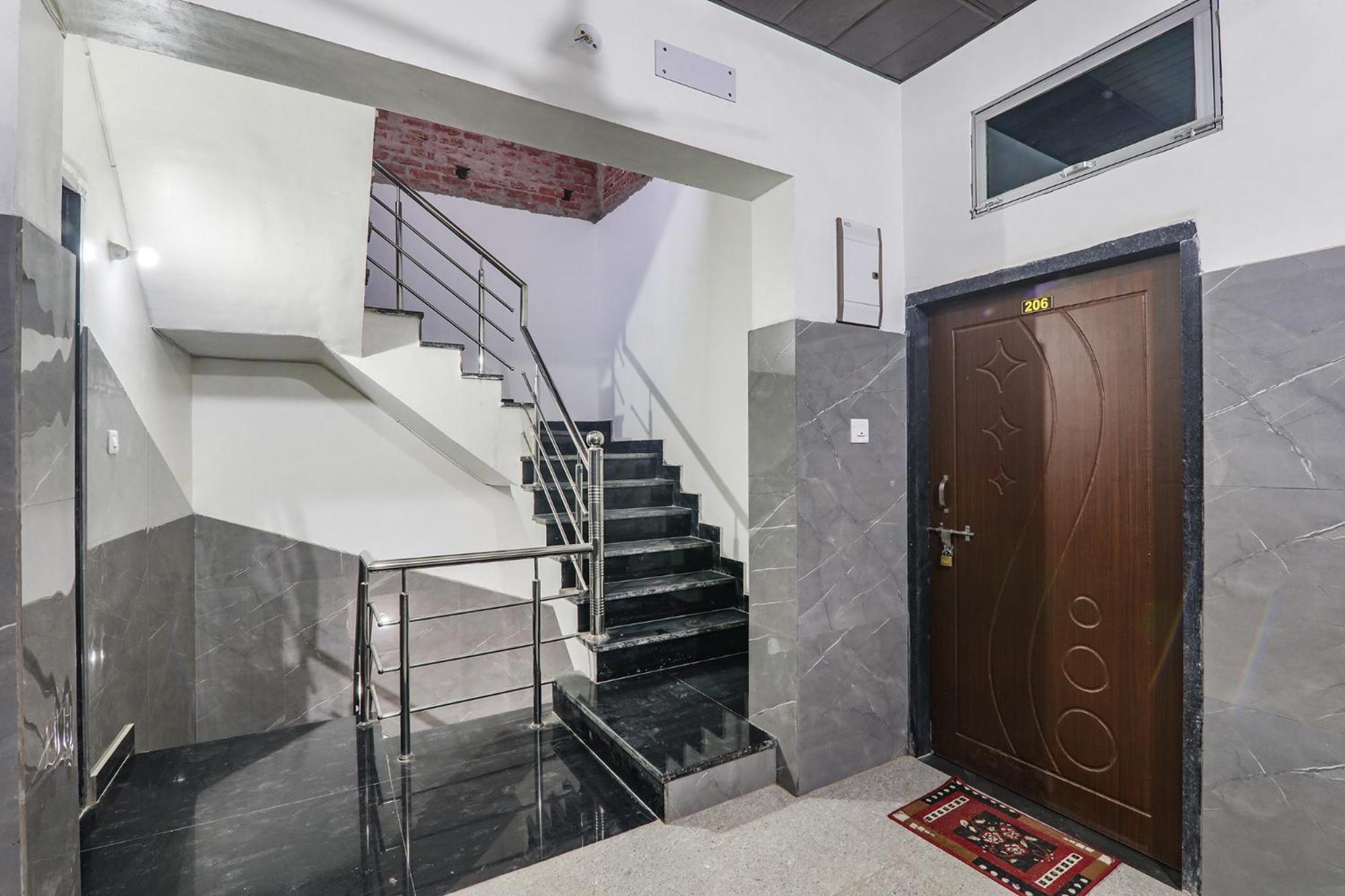 Fabexpress Milan Palace Ayodhya Exteriör bild