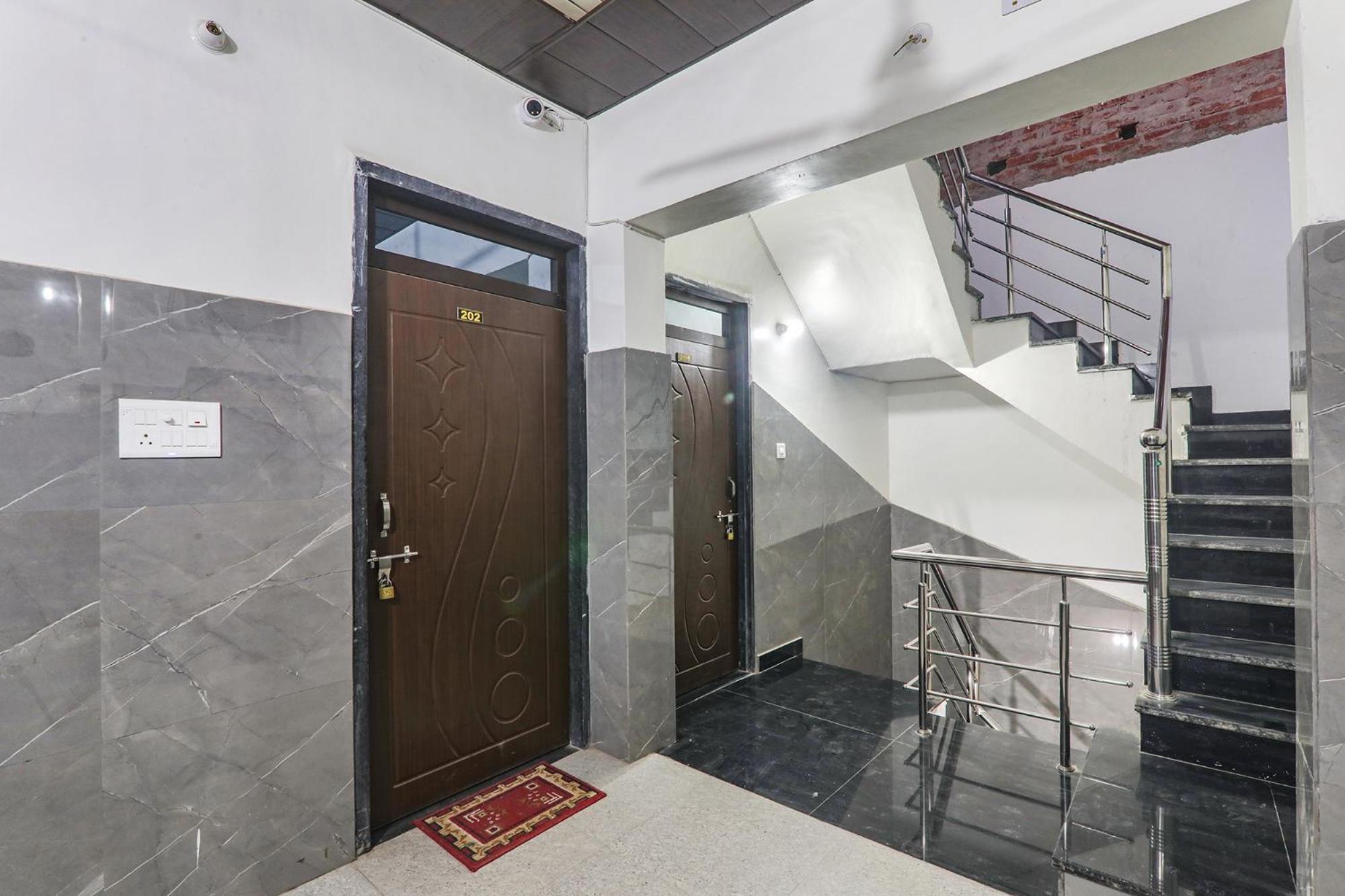 Fabexpress Milan Palace Ayodhya Exteriör bild